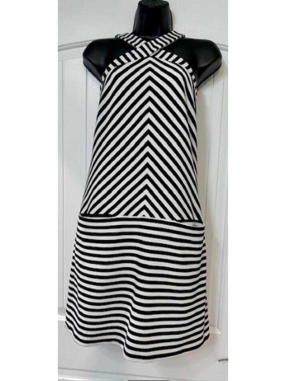 Trina by Trina Turk Dress Size 8  Resort Stripe * EZ care Versatile Fun & Cute